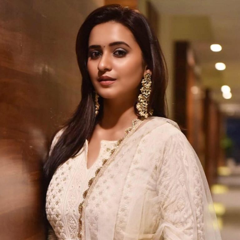 Shivani Surve Age, Family, Husband, Serial, Biography - BREEZEMASTI