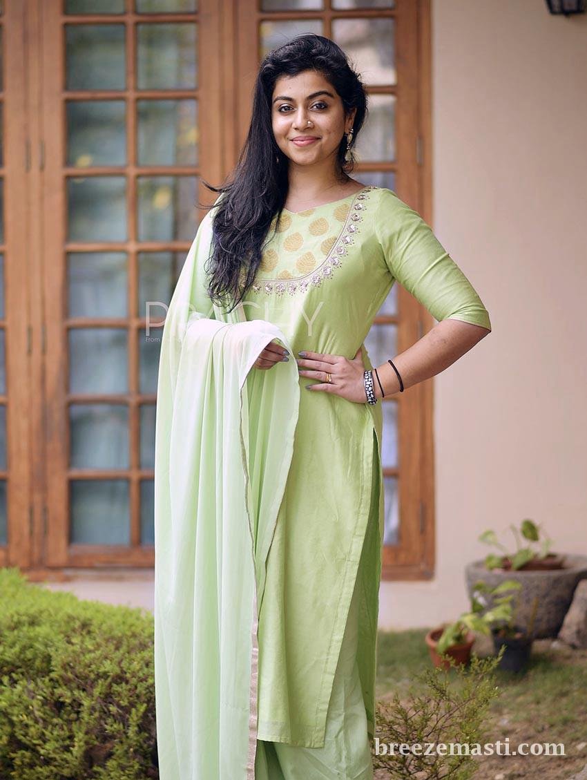 Shruti Ramachandran Actress Photoshoot