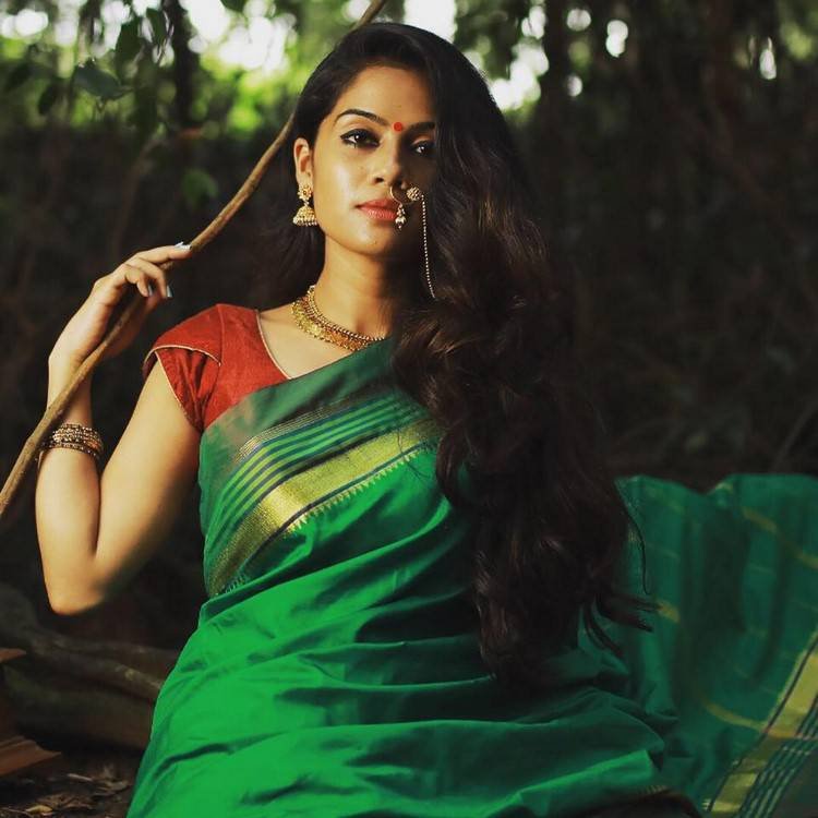 Sneha Unnikrishnan age, Wiki, family, movies, Biography 2 Sneha Unnikrishnan Saree Photos