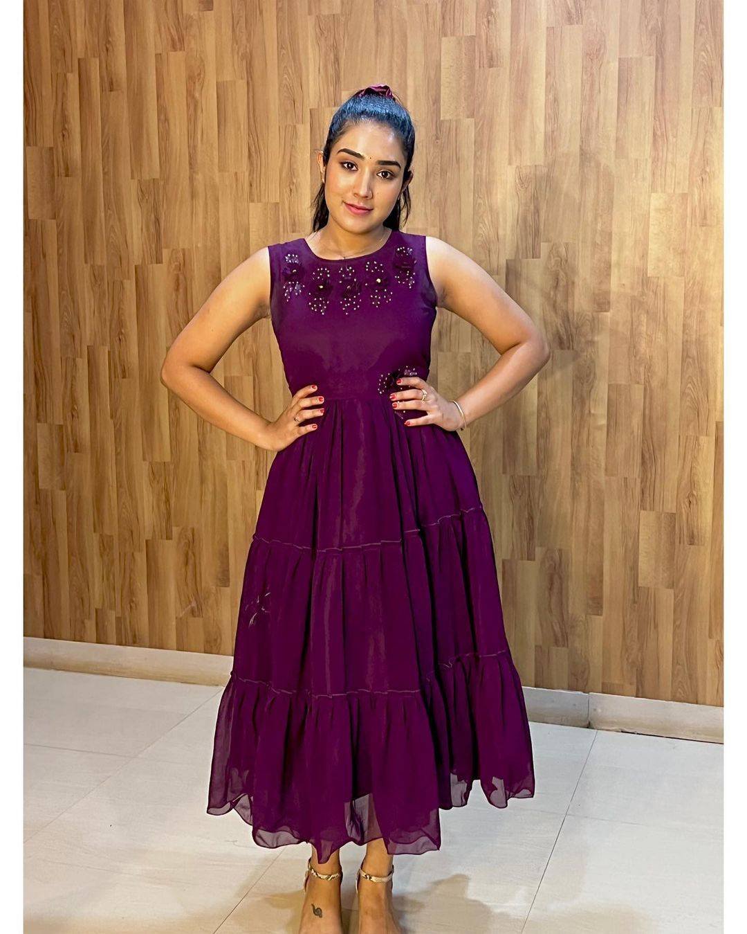 Sreenithi Serial Actress Age, Family, Husband, Movies, Biography 2 Sreenithi Serial Actress Images