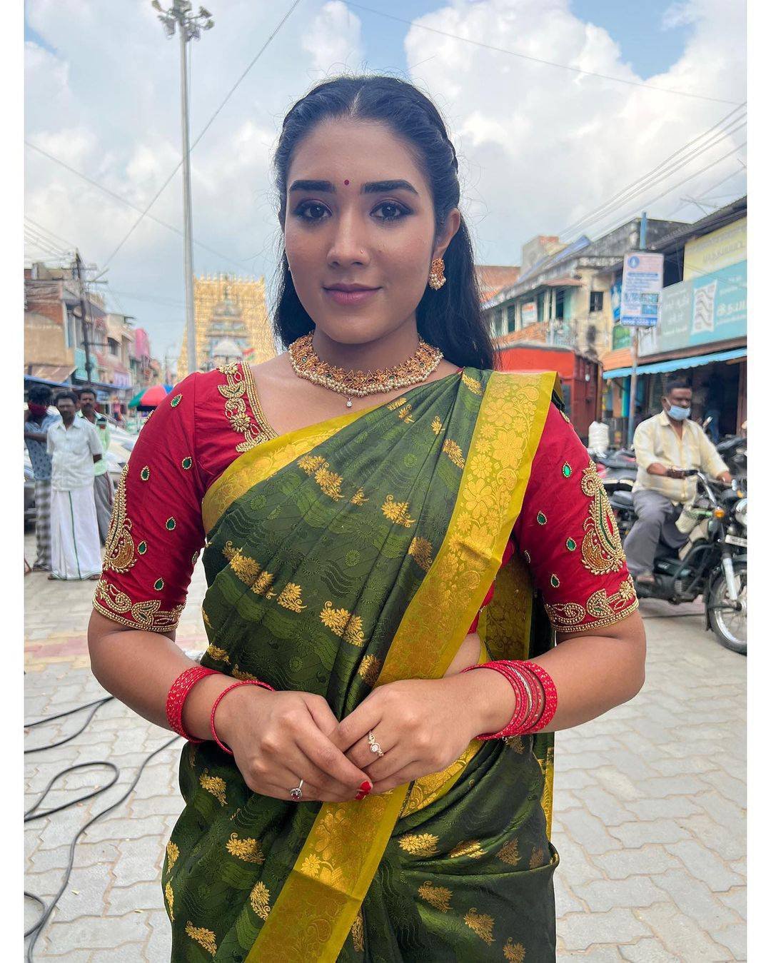 Sreenithi Serial Actress Age, Family, Husband, Movies, Biography 4 Sreenithi Serial Actress Photoshoot