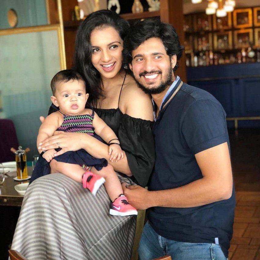 Sruthi Hariharan Age, Family, Husband, Movies, Net Worth 2 Sruthi Hariharan actress family photos