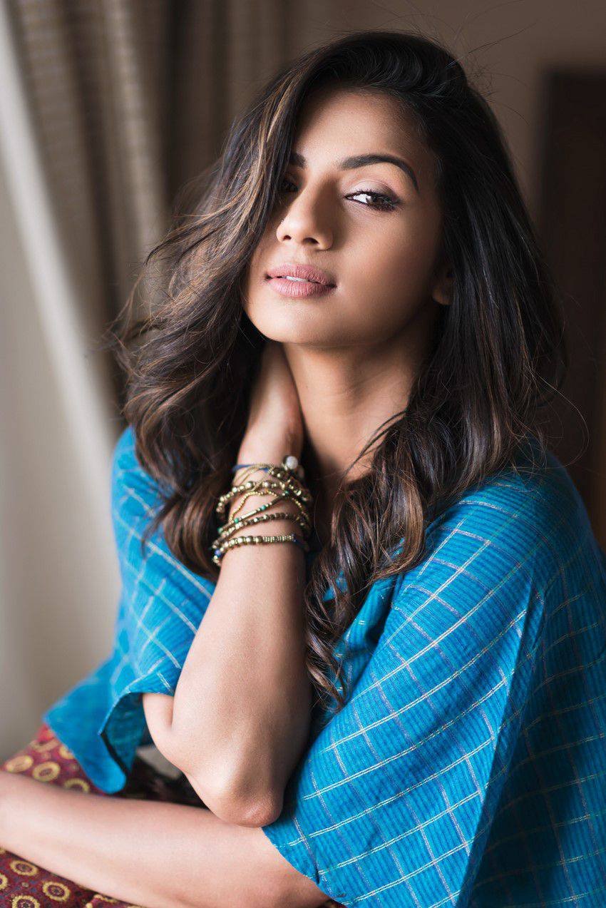 Sruthi Hariharan Age, Family, Husband, Movies, Net Worth 4 Sruthi Hariharan actress photos
