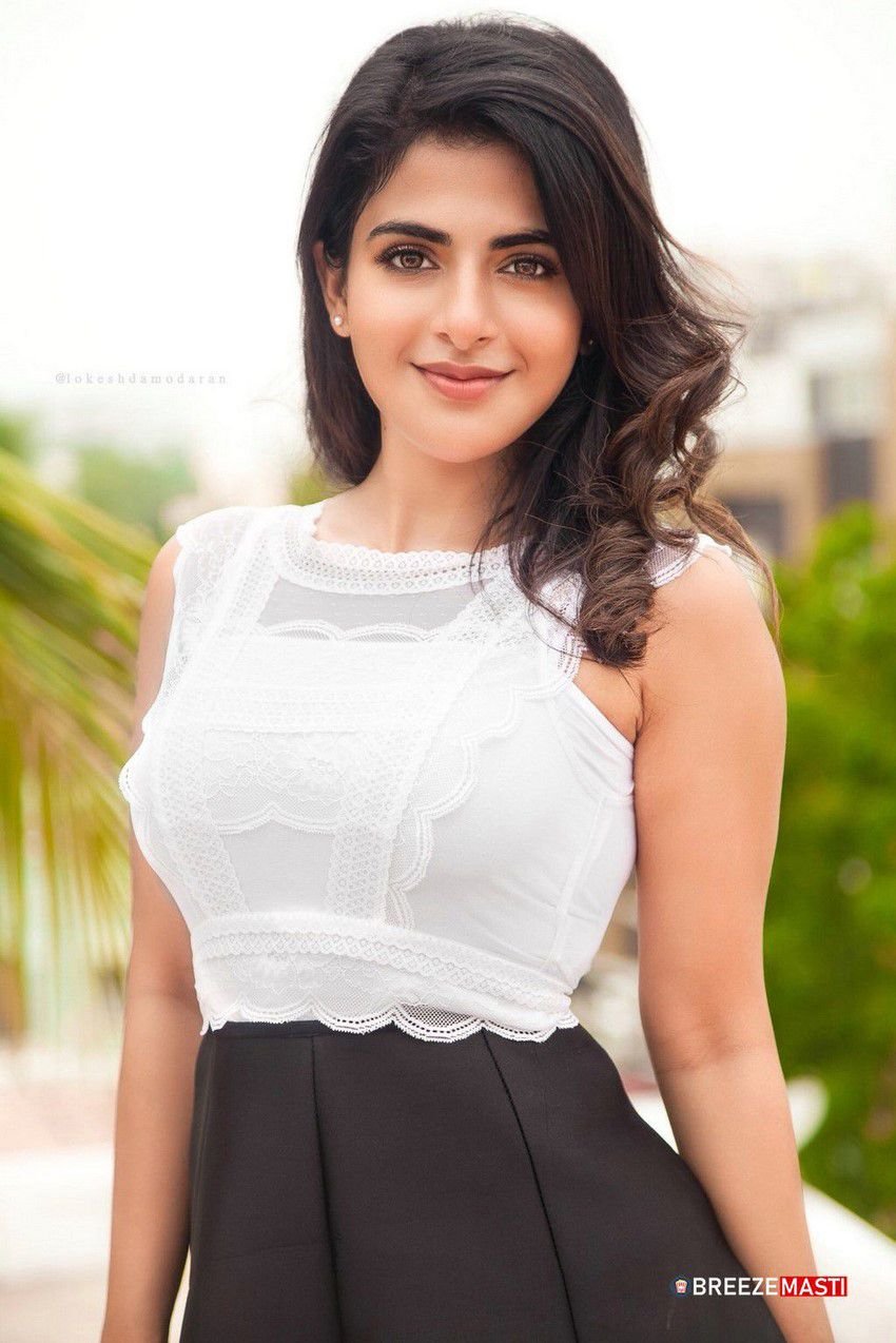 Tamil Actress Aishwarya Menon Photos (4)