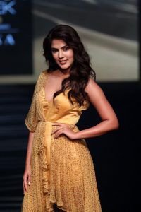 Telugu Actress Rhea Chakraborty Photos (3)