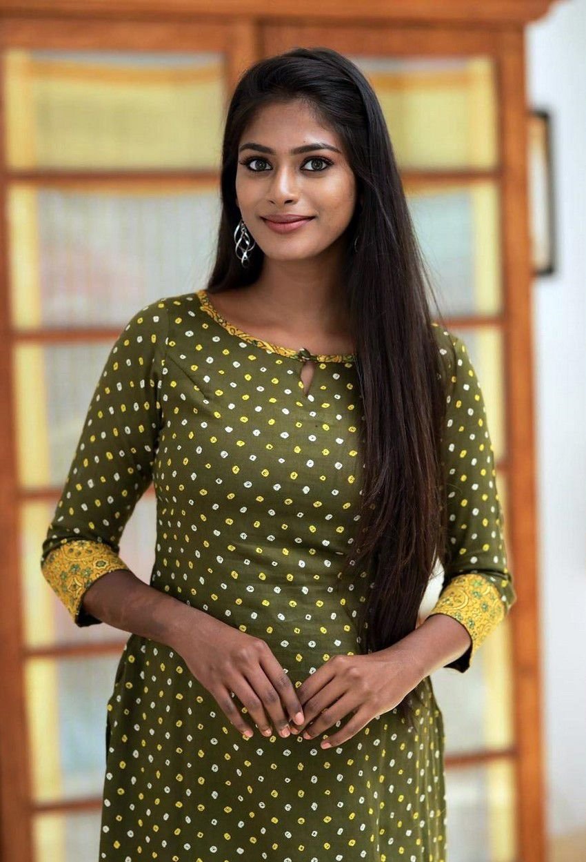 Vinusha Devi Tamil Actress Images