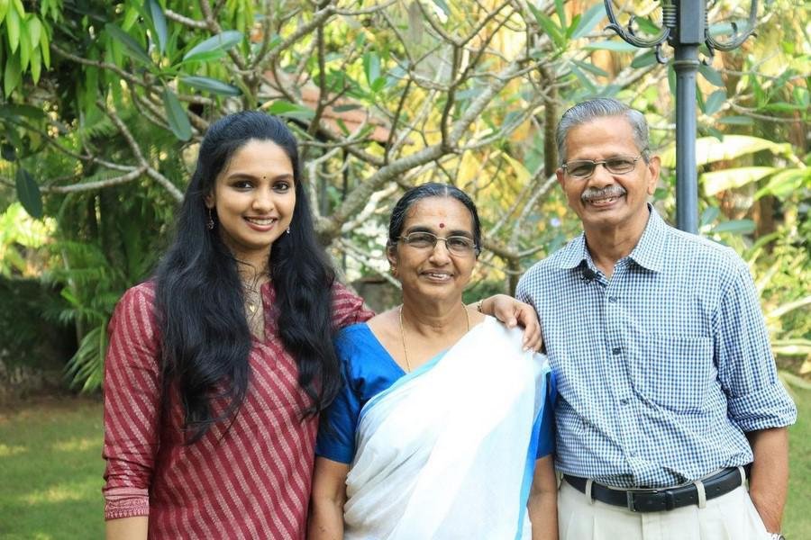 Vrindha Menon Age, Family, Husband, Movies, Biography 2 Vrindha Menon With Parents Photos